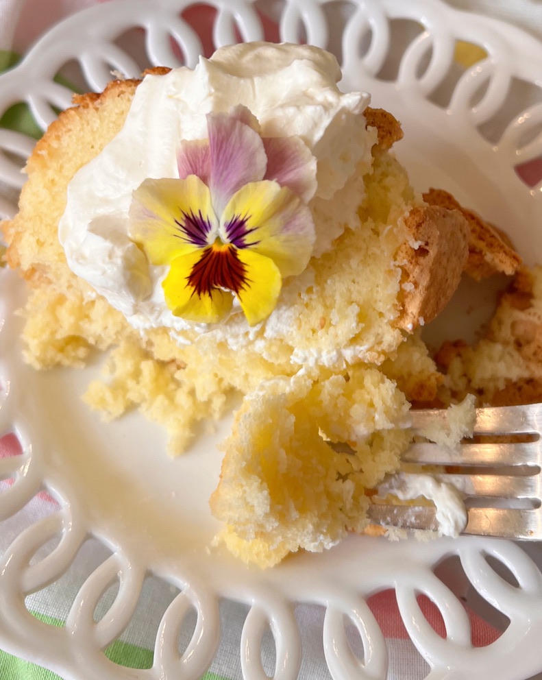 Old Fashioned Melt In Your Mouth Sour Cream Pound Cake - Moist and Delicious